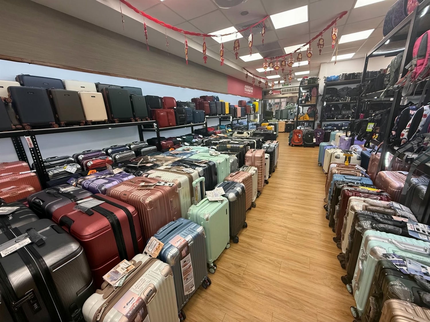 板橋行李箱推薦|箱聚旅遊用品,行李箱專賣店各尺寸、輪子維修、租借通通有 - 第4張圖 板橋行李箱推薦|箱聚旅遊用品,行李箱專賣店各尺寸、輪子維修、租借通通有