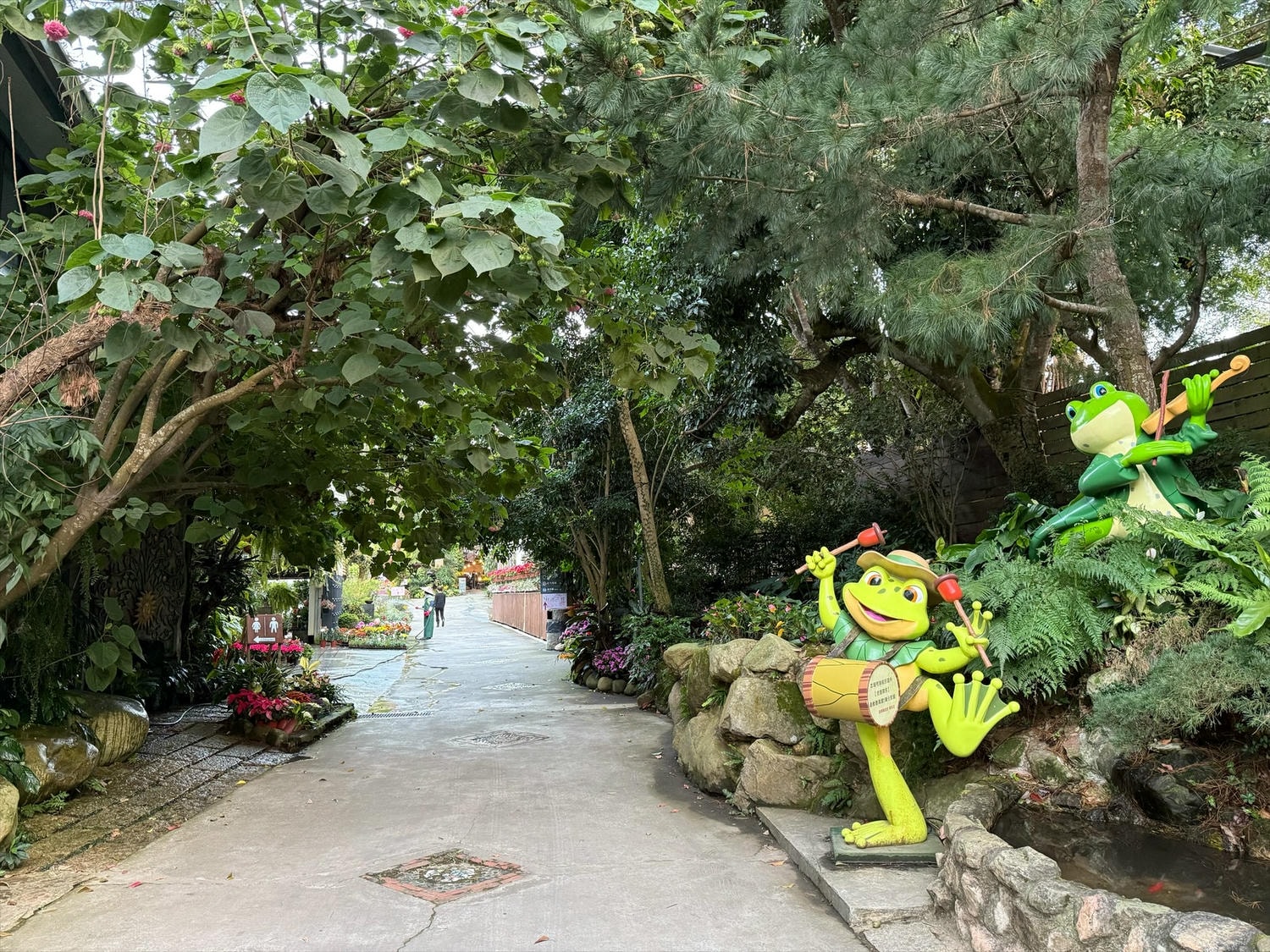 苗栗景點住宿推薦|花露農場民宿 花露精油城堡民宿開箱評價,親子情侶皆宜的浪漫景點 - 第5張圖 苗栗景點住宿推薦|花露農場民宿 花露精油城堡民宿開箱評價,親子情侶皆宜的浪漫景點