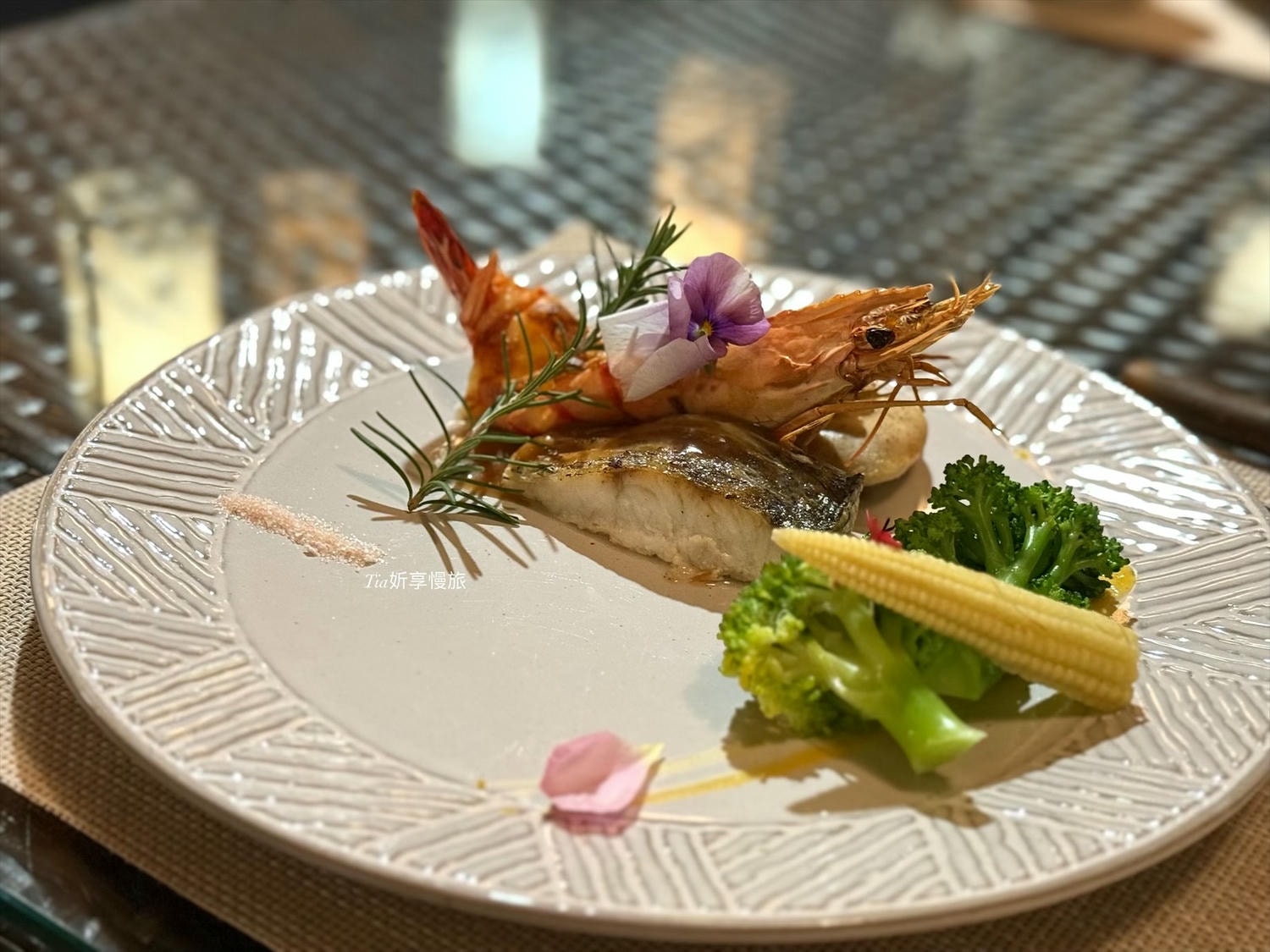 花自在食宿館｜苗栗卓蘭一泊三食villa木屋住宿，以花為主的早餐、下午茶、無菜單晚餐與附近景點介紹