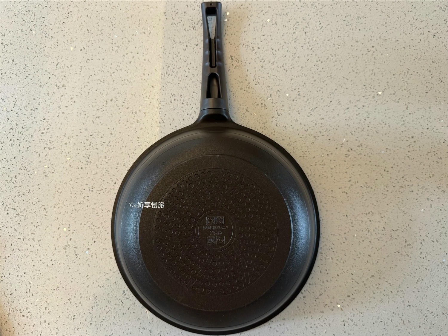 韓國 Kassel 鑽石超導熱不沾輕炒鍋 28cm|好讚鍋好用嗎?開箱評價分享 - 第7張圖 韓國 Kassel 鑽石超導熱不沾輕炒鍋 28cm|好讚鍋好用嗎?開箱評價分享
