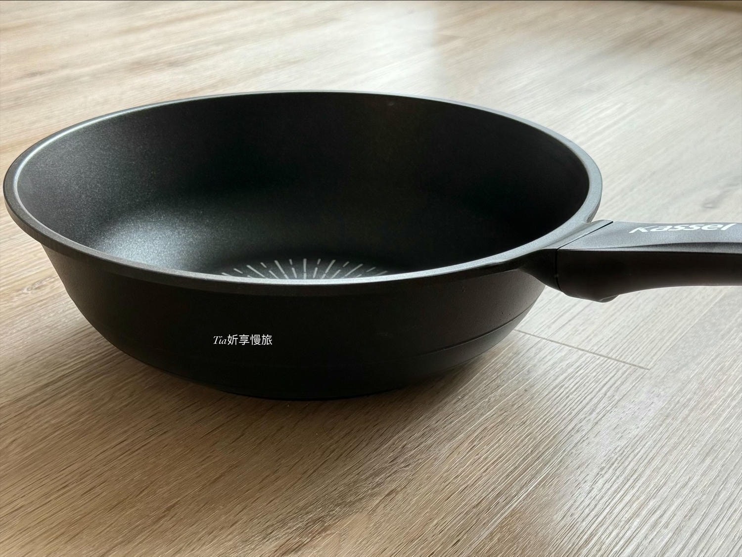 韓國 Kassel 鑽石超導熱不沾輕炒鍋 28cm|好讚鍋好用嗎?開箱評價分享 - 第6張圖 韓國 Kassel 鑽石超導熱不沾輕炒鍋 28cm|好讚鍋好用嗎?開箱評價分享