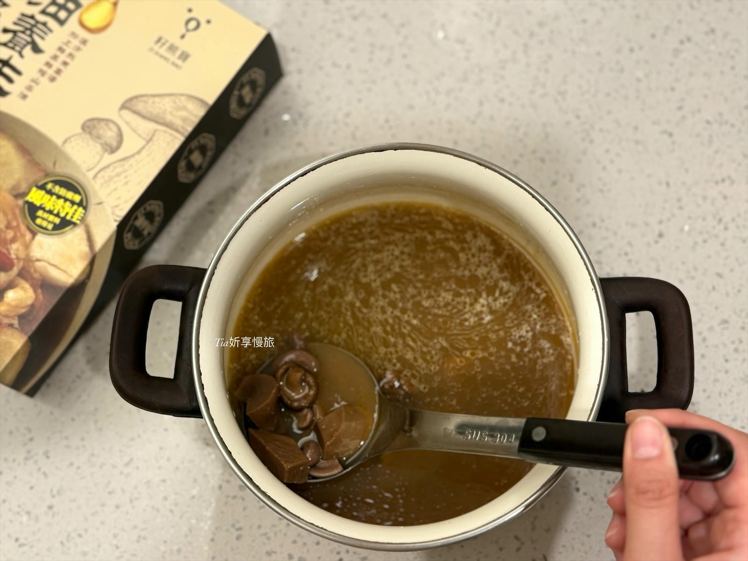 調理包與山茶油｜籽熊寶 鮮榨山茶油、蕈菇堅果養生湯開箱評價