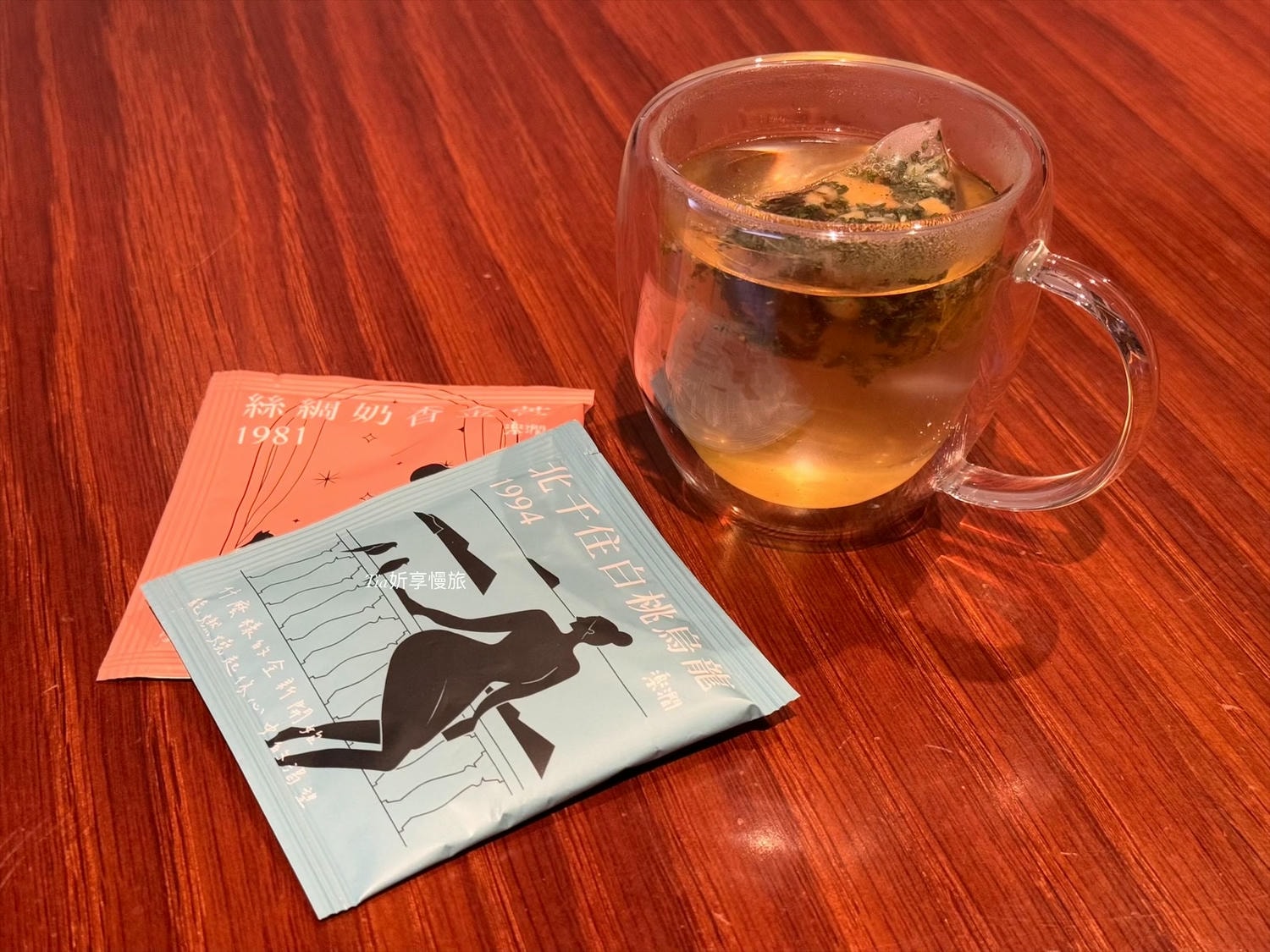 伴手禮茶包｜楽澗 衣服小茶揹 ，揹得走的台灣茶禮盒推薦，送禮也送人生金句