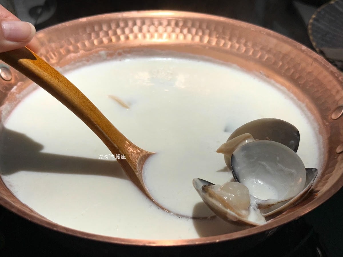 南投埔里火鍋推薦｜渡之島日高鍋物，推牛奶鍋與海鮮拼盤、18度C冰淇淋（含菜單）