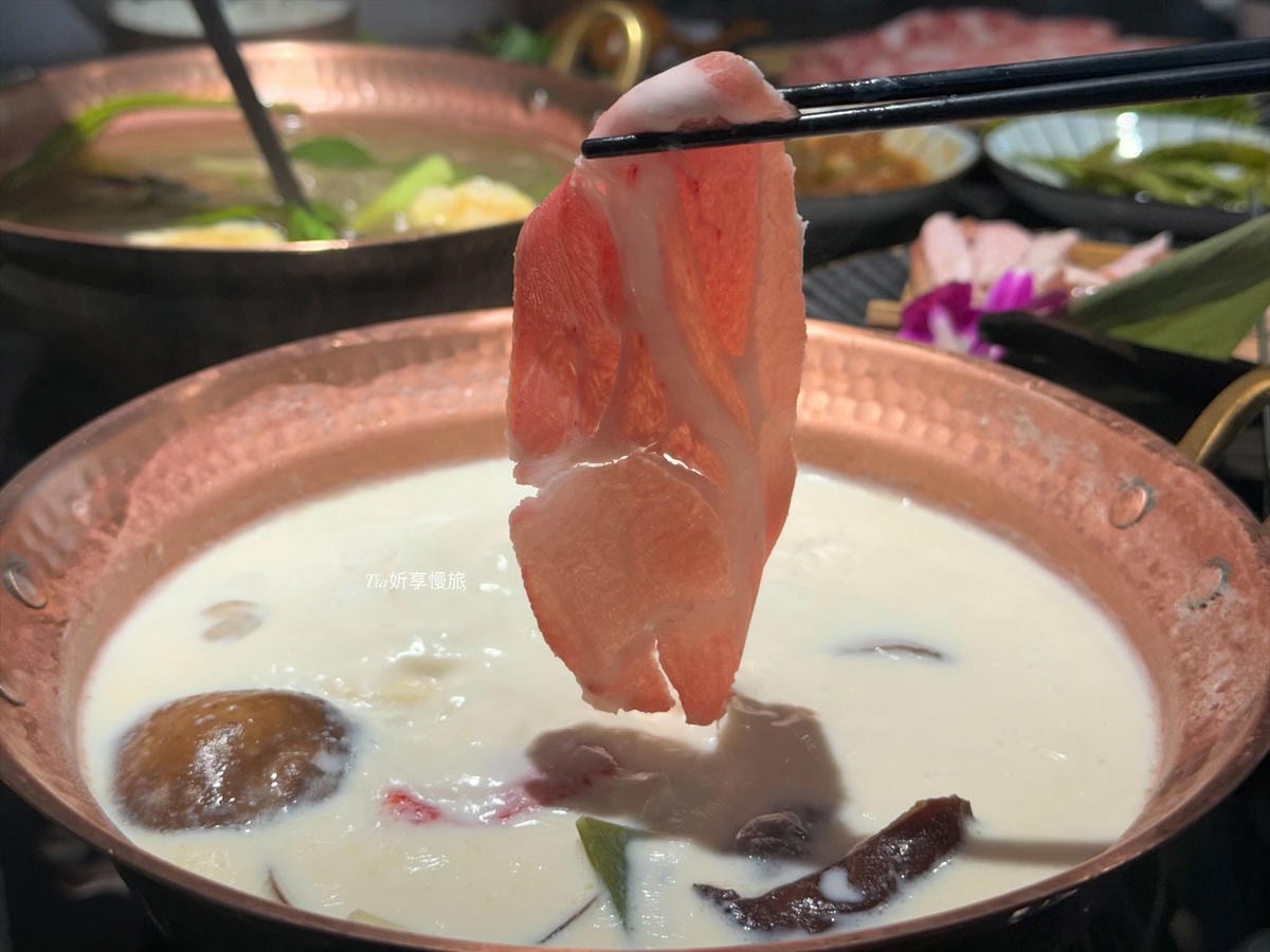 南投埔里火鍋推薦｜渡之島日高鍋物，推牛奶鍋與海鮮拼盤、18度C冰淇淋（含菜單）