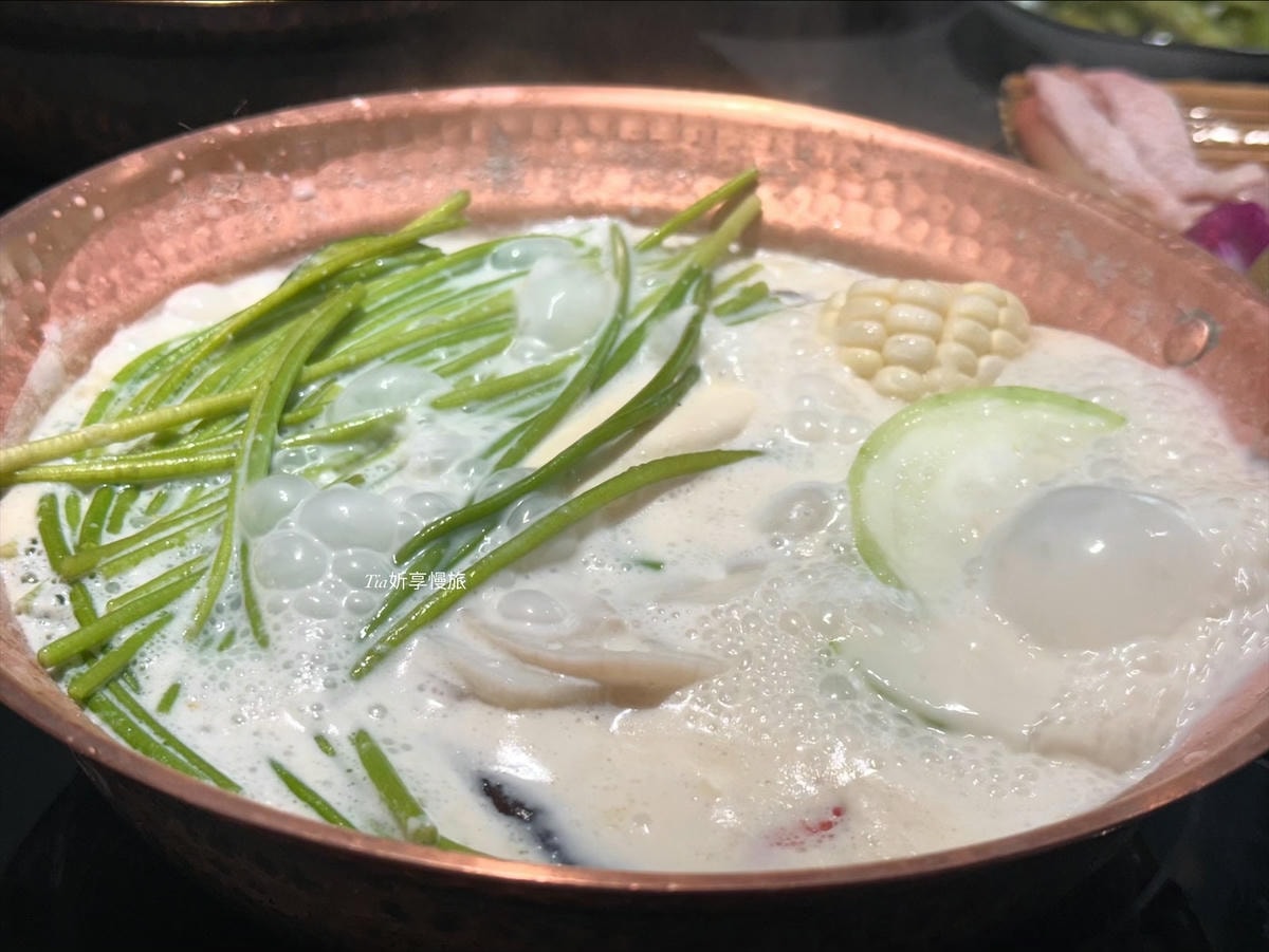 南投埔里火鍋推薦｜渡之島日高鍋物，推牛奶鍋與海鮮拼盤、18度C冰淇淋（含菜單）