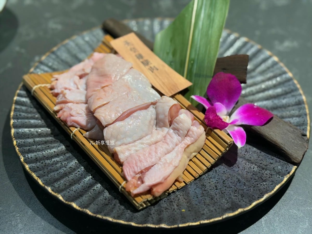 南投埔里火鍋推薦｜渡之島日高鍋物，推牛奶鍋與海鮮拼盤、18度C冰淇淋（含菜單）