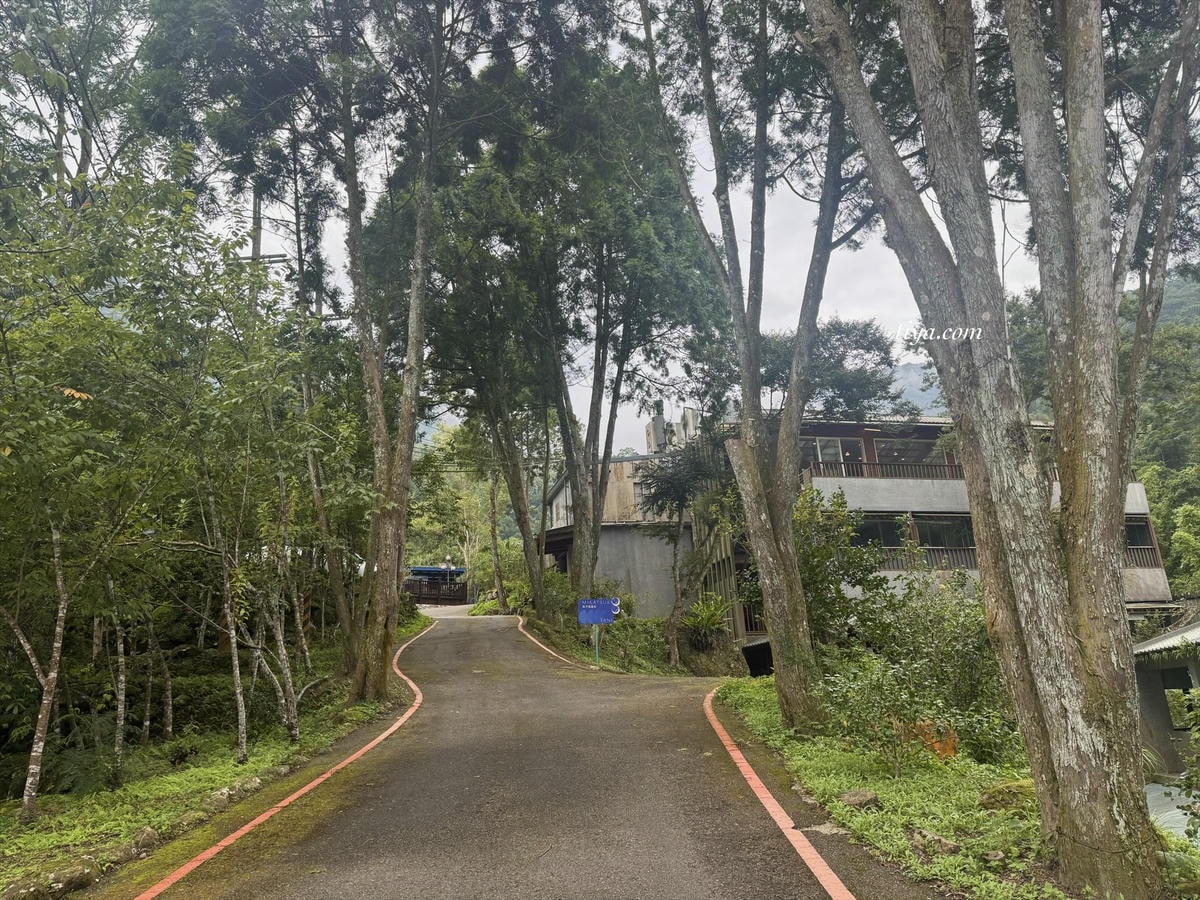 新竹泡湯休息推薦｜新月塢溫泉 獨立湯屋、夜湯療癒身心（專屬預約折扣）
