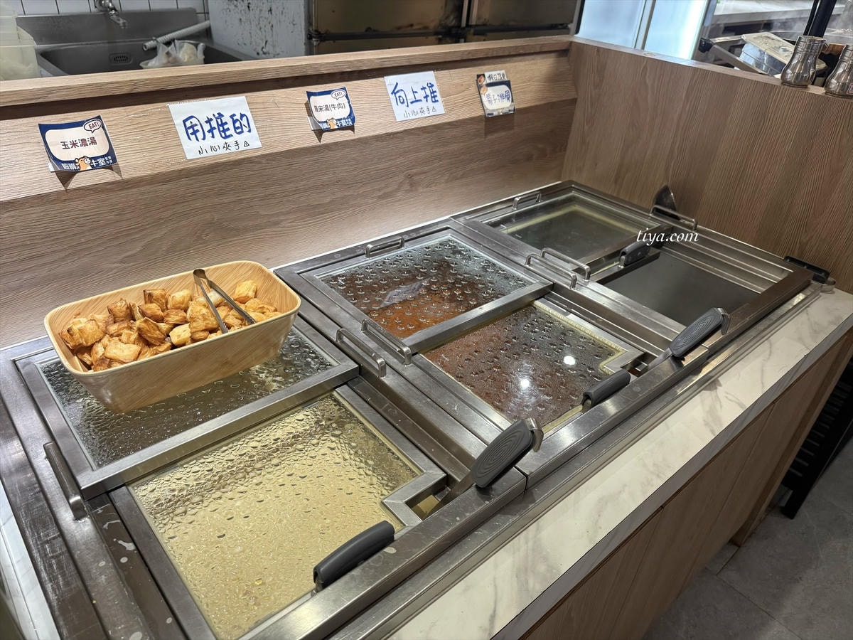 板橋牛排推薦｜牛室炙燒牛排板橋府中店，自助吧吃到飽＄388起（含菜單）