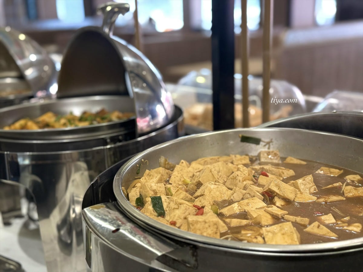 板橋牛排推薦｜牛室炙燒牛排板橋府中店，自助吧吃到飽＄388起（含菜單）