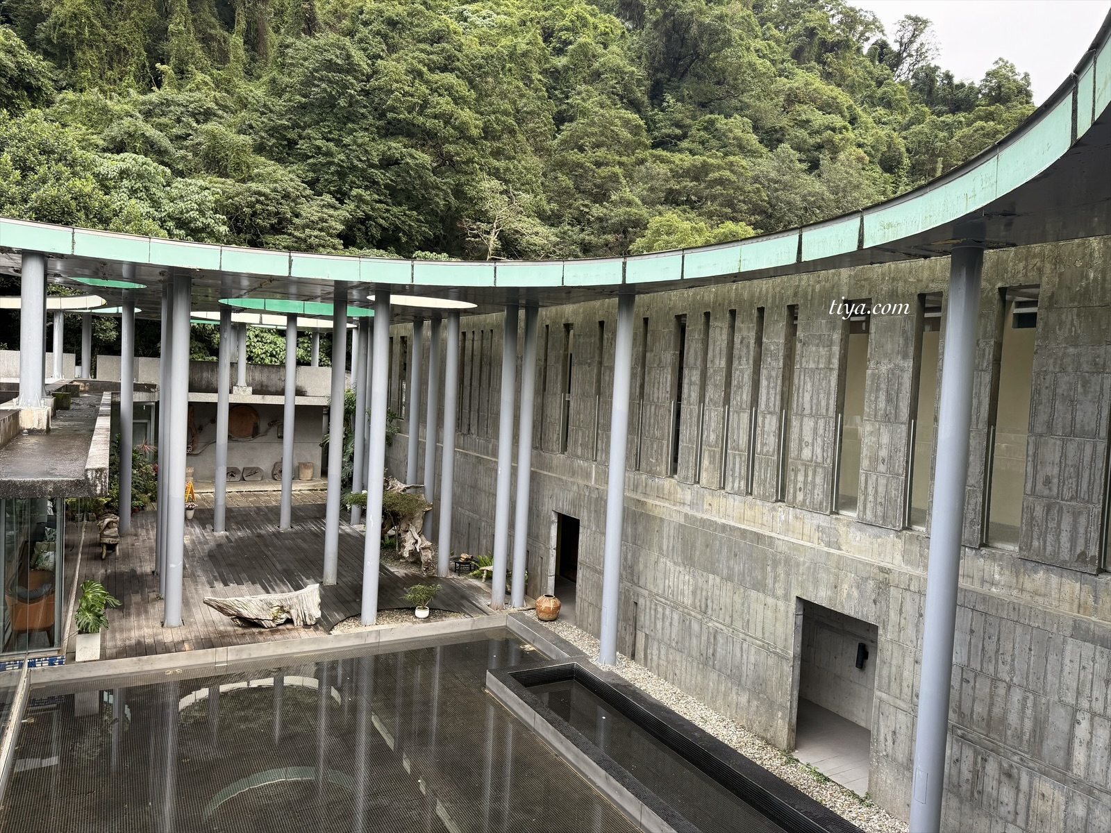 宜蘭寵物友善民宿｜有朋會館，會呼吸的清水模綠建築，鄰近三層坪、望龍埤