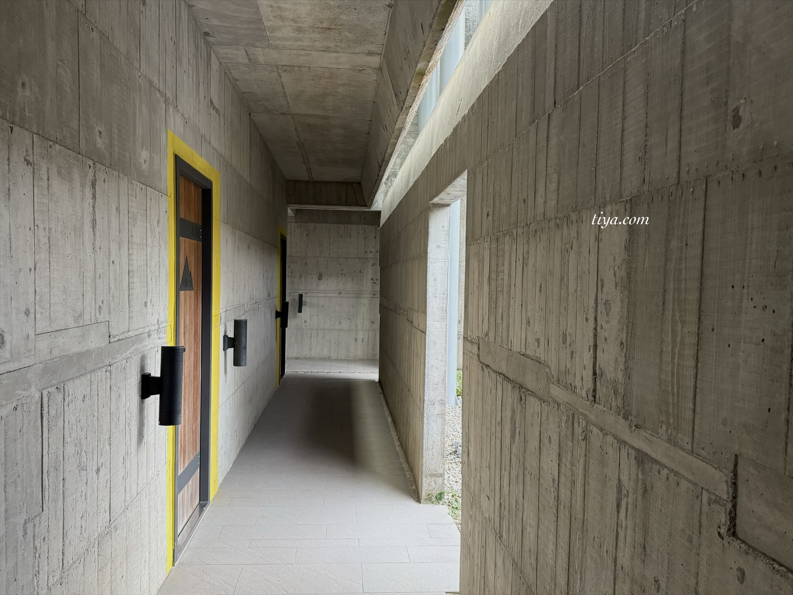 宜蘭寵物友善民宿｜有朋會館，會呼吸的清水模綠建築，鄰近三層坪、望龍埤