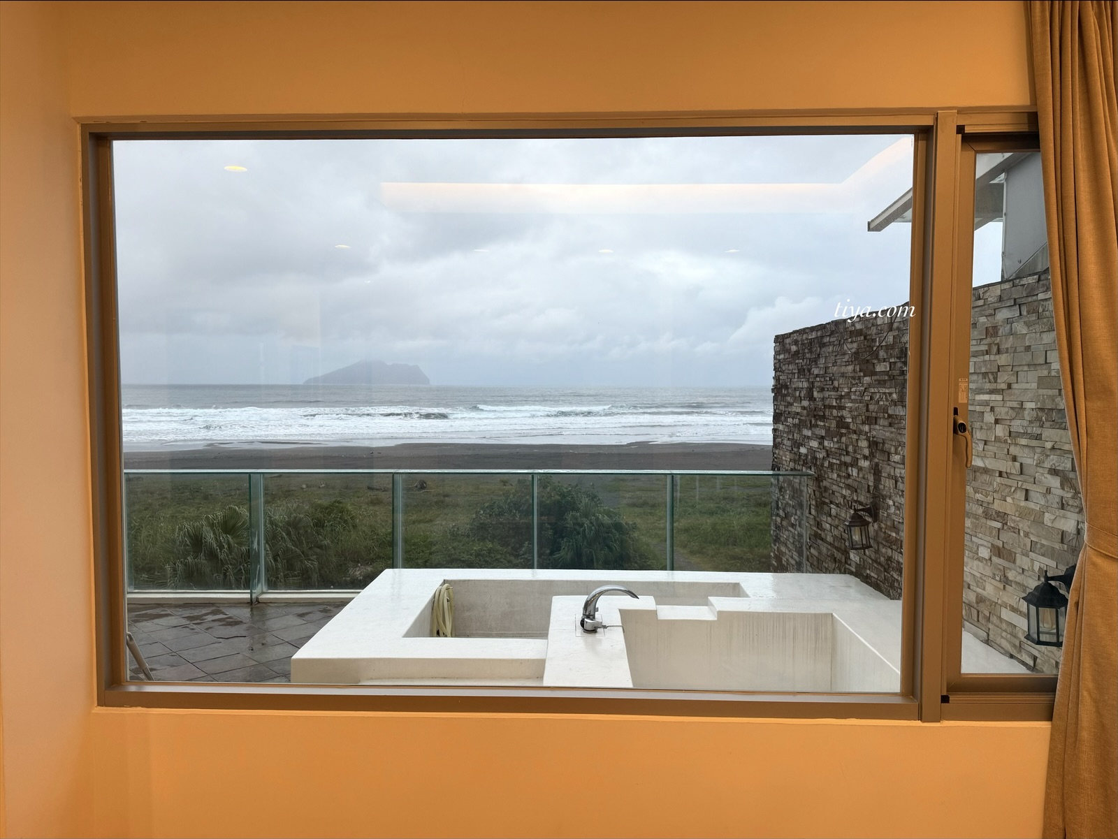 宜蘭看海民宿推薦｜遇見海渡假會館 在浴缸賞無敵海景