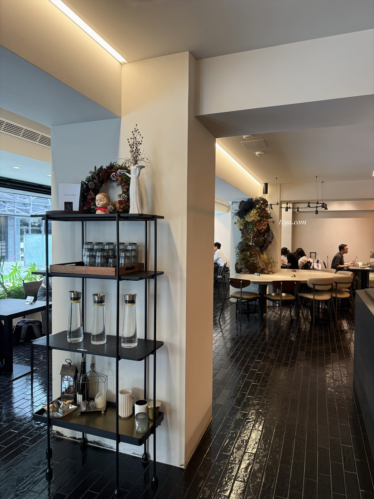 Moon Baking studio 松山店|松山區早午餐咖啡廳推薦,麵包與三明治無敵 - 第2張圖 Moon Baking studio 松山店|松山區早午餐咖啡廳推薦,麵包與三明治無敵